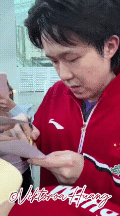 太逗了❗️
王队一句话逗笑了球迷：
“一个人签一个，咱别过来搞批发了”[偷笑]