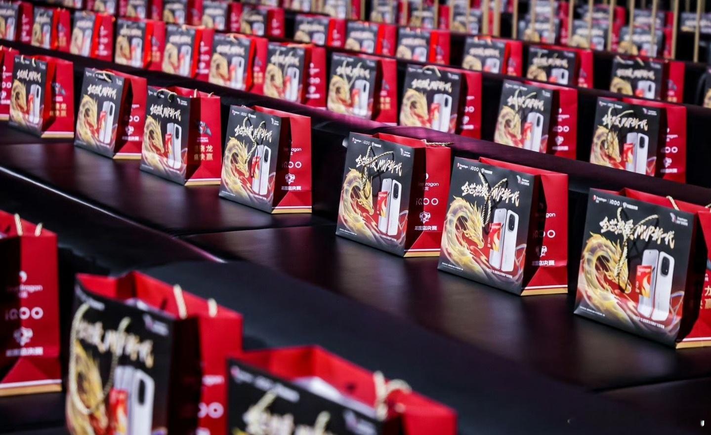 我的天，要是我在现场高低也要拿着这神机上去PK