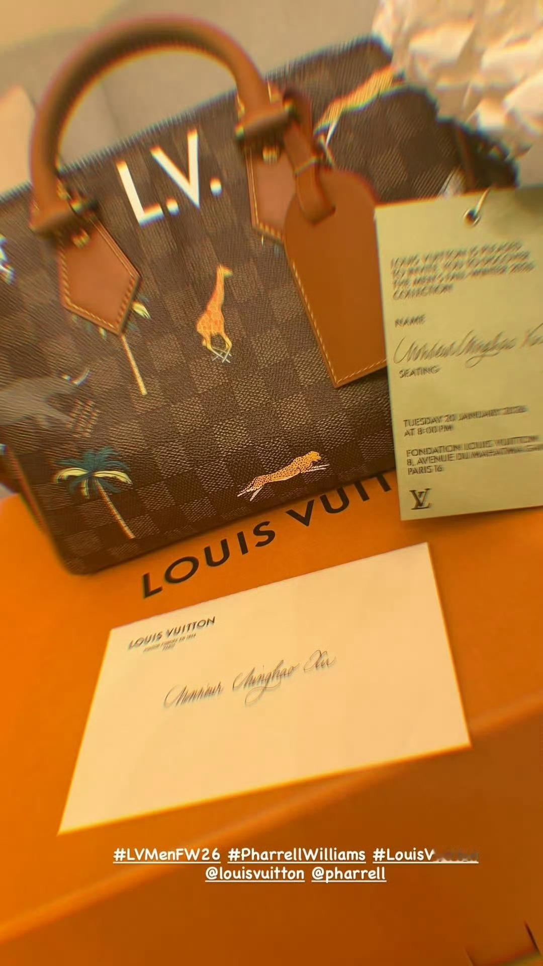 徐明浩晒LV邀请函：“Monsieur Minghao Xu” 徐明浩先生！请闪