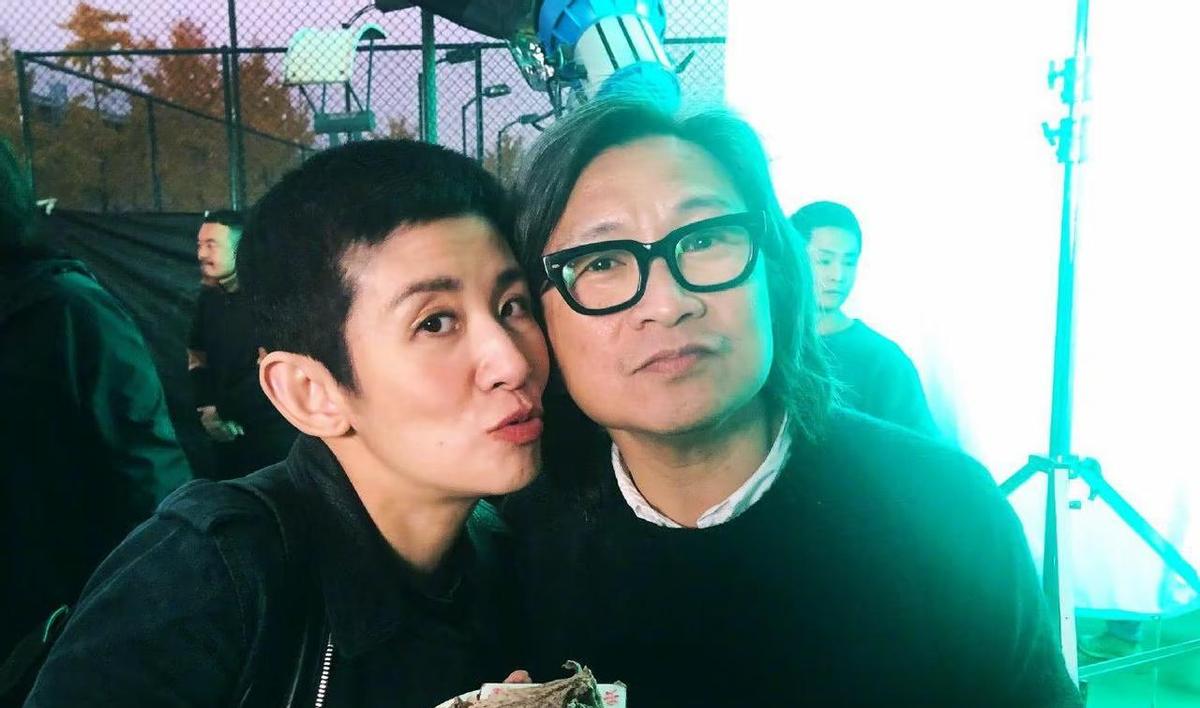 你没看错：没结婚证，不分账，不同床。
吴君如和陈可辛，就这样相爱了27年。
他们