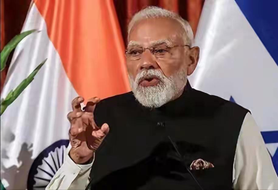 阿中：家人们晚上好！今天卖高品质军靴，品质有问题我们可自由退换，诚信经营！
阿三