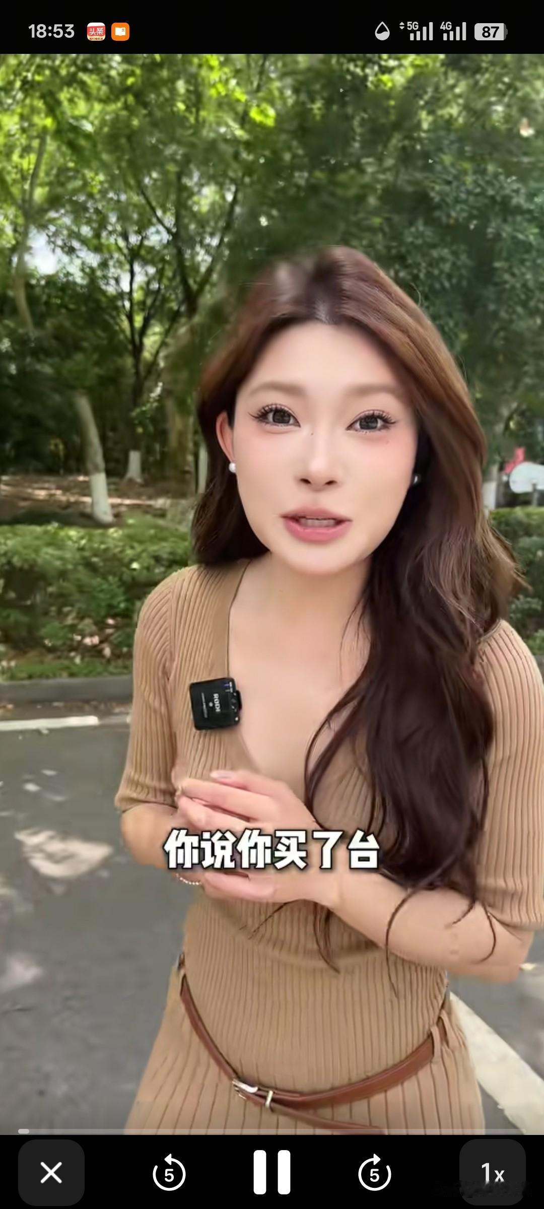 朋友听说买了辆丰田bz3智享家，
于是开心的来试驾，
看着她急不可耐的样子，
于