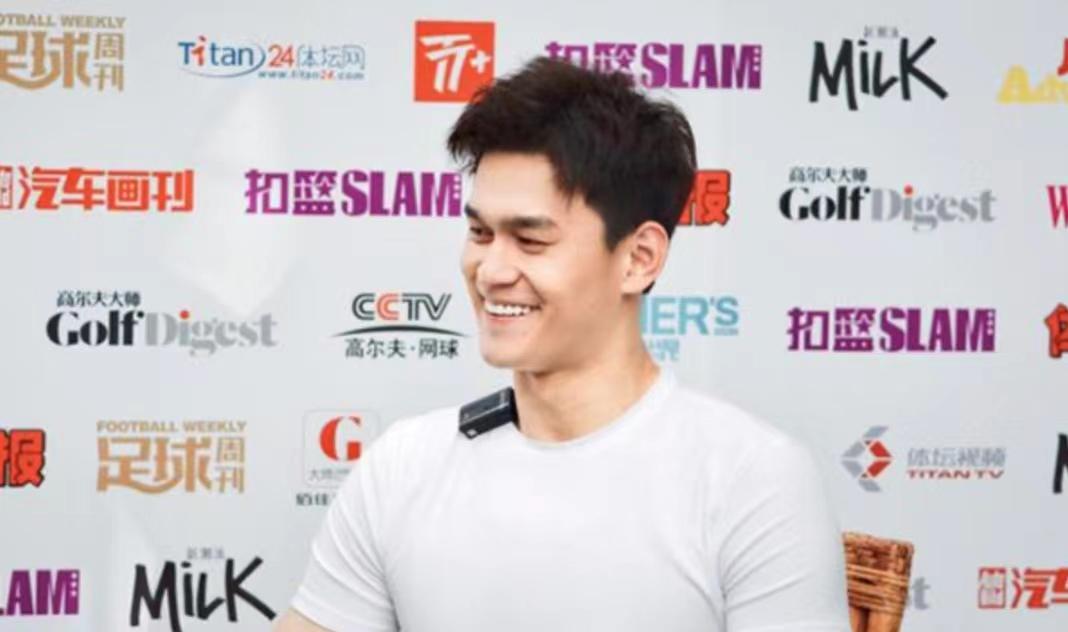 孙杨禁赛结束第二天，三句话发言让球迷群情振奋：
 
1、我已经4年3个月没有在赛