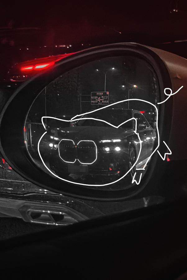 不得不说 车友们还是太有才了！
车友：你看看，像不像？
宝马：放学别走！
点个关