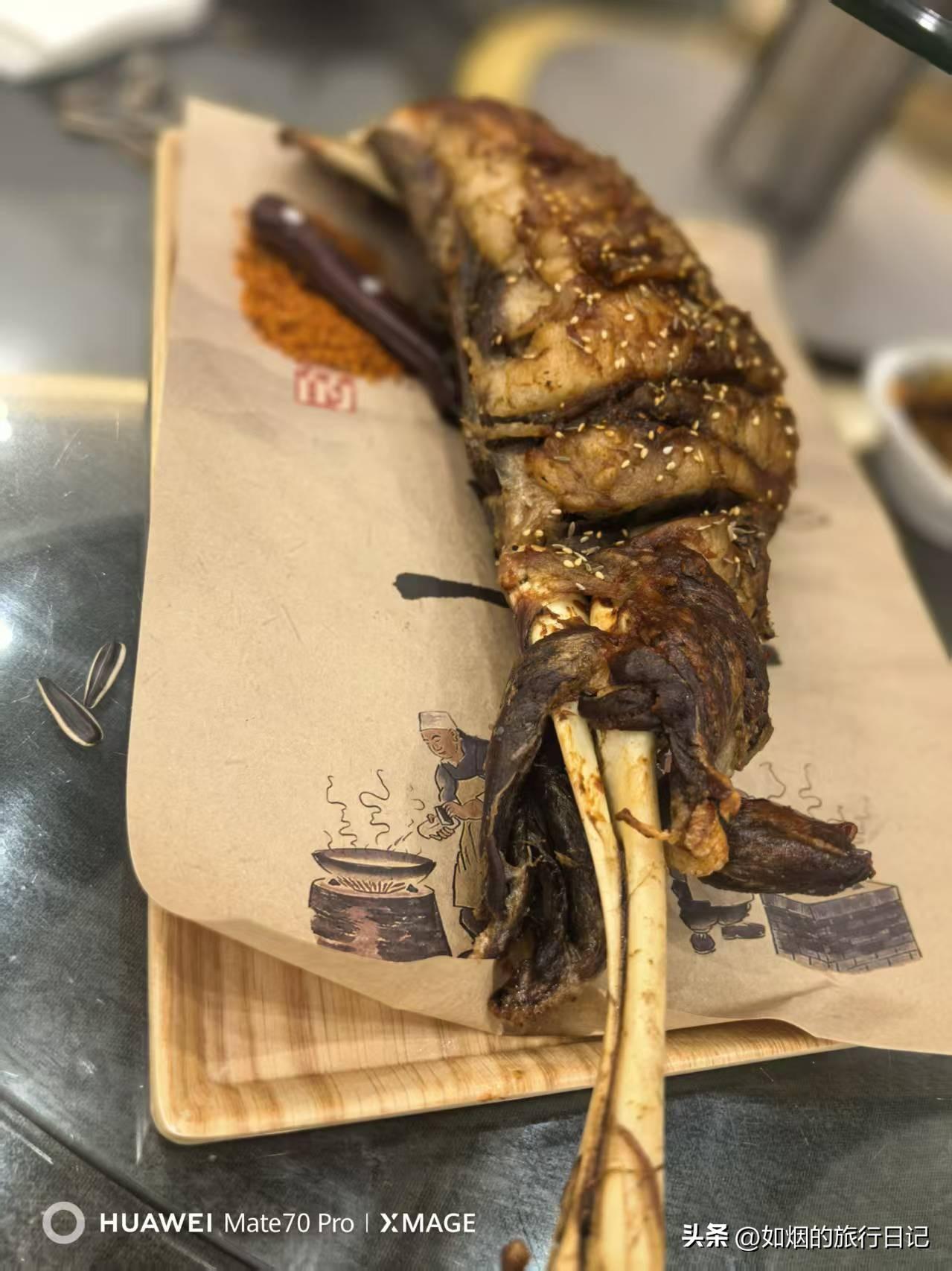 今天参加外甥女高考答谢宴，至亲至近的亲朋好友，欢聚一堂。小妹定的是套餐，12个菜