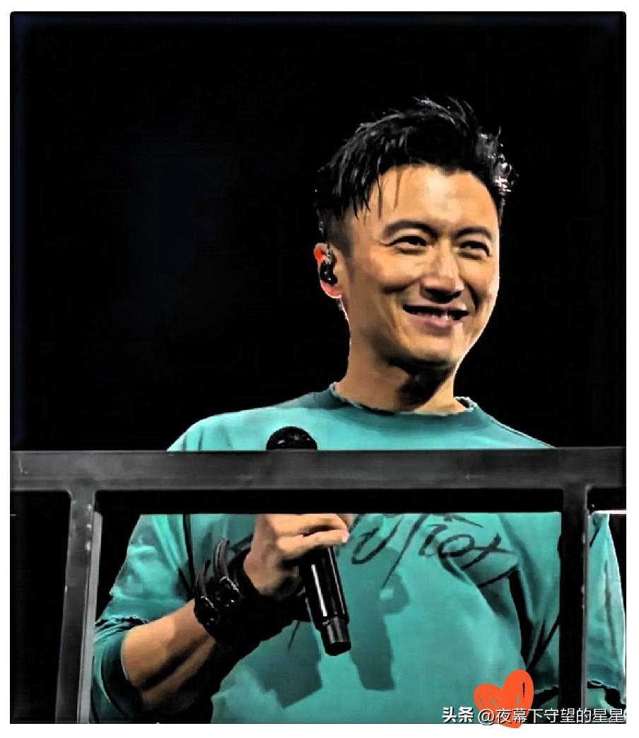 我一个从事心理行业的朋友，
她看了谢霆锋沈阳演唱会后，
她说了一句大实话，她说：