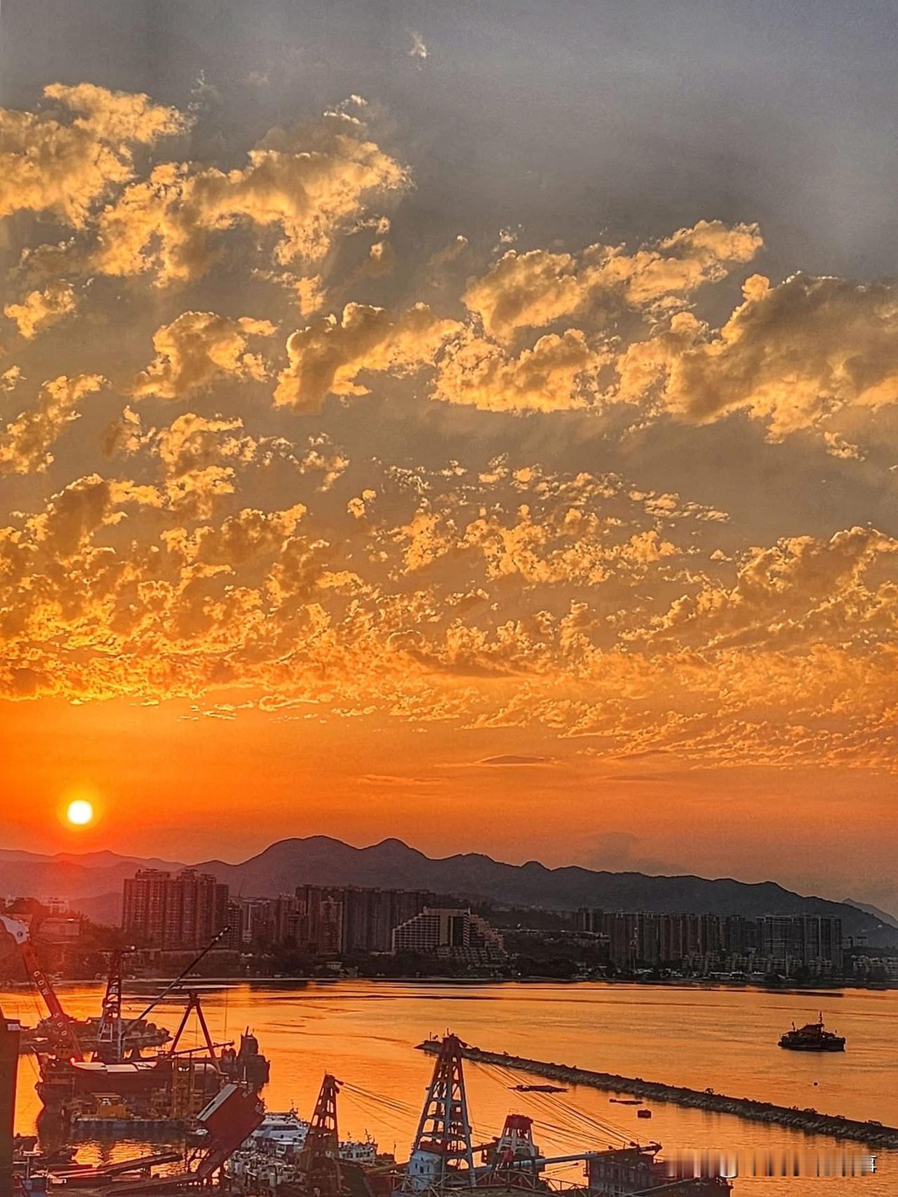 今天又是15号了，九月已经过半了，半个月的时间，三天打鱼两天晒网，现在是一天饿九