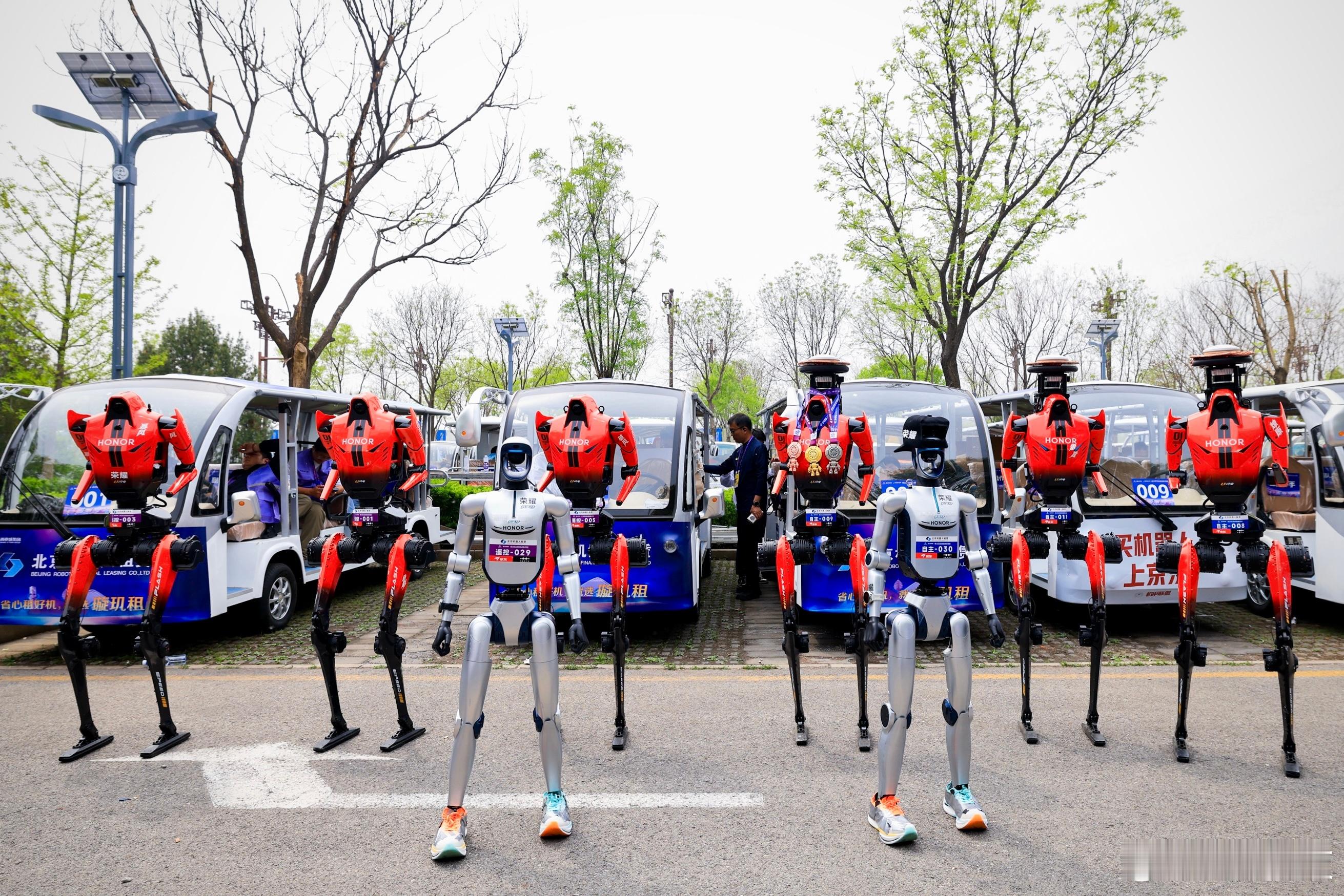 2026年，我看到了一个不一样的荣耀：MWC上亮相的Robot Phone不仅有