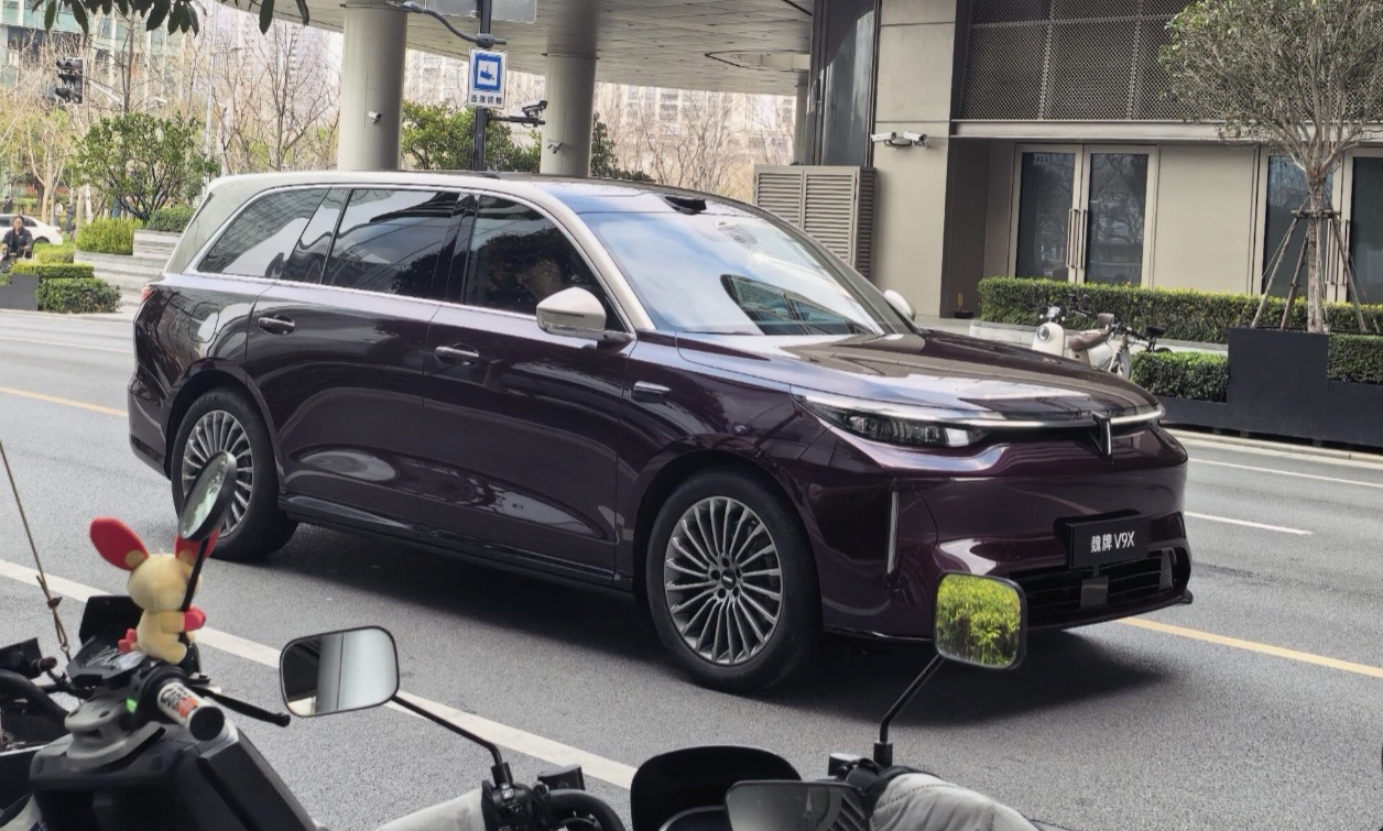 魏牌V9X实车曝光，满分10分打几分？ 