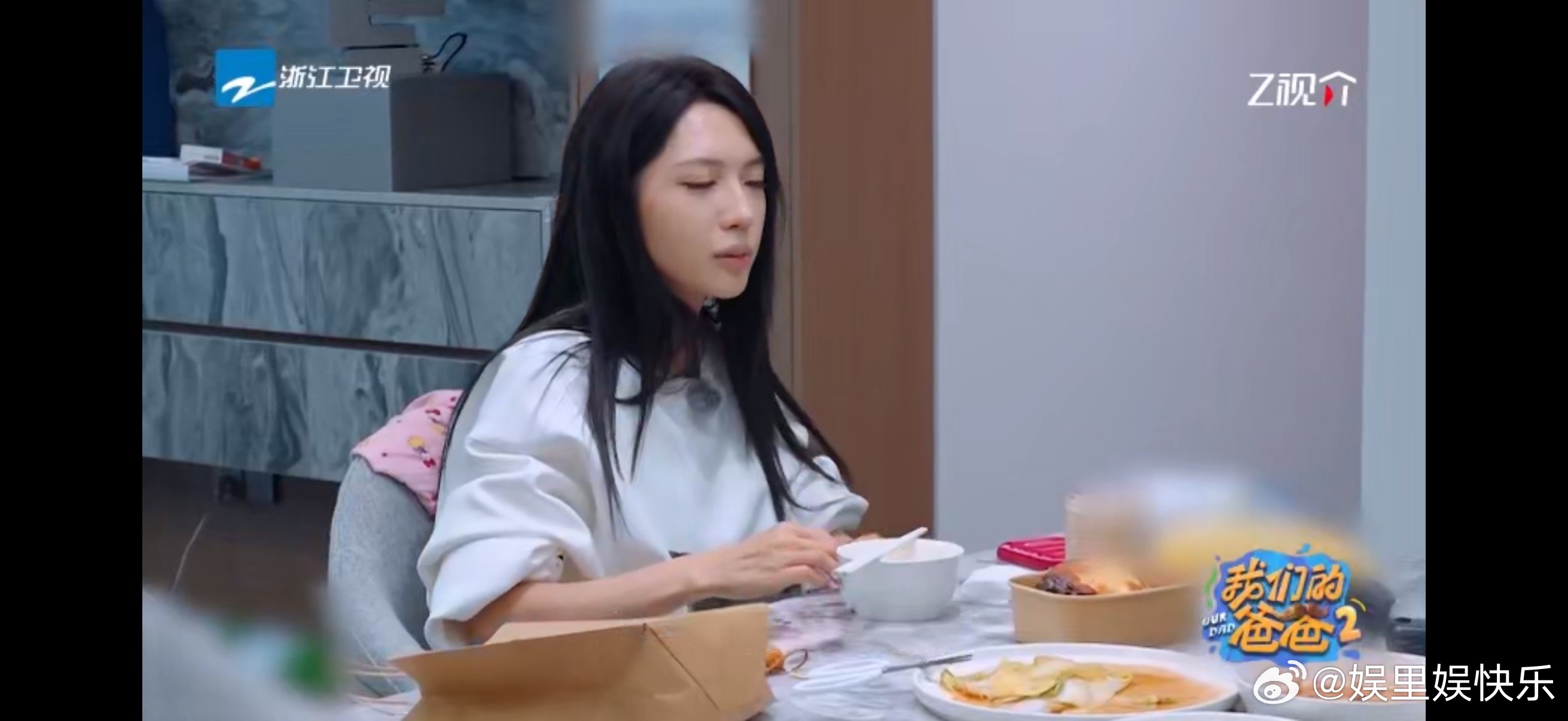 伊能静还想再生个女儿 被小伊芙的爱暖到！伊能静满脸笑容说想再生女儿，这份纯粹的爱