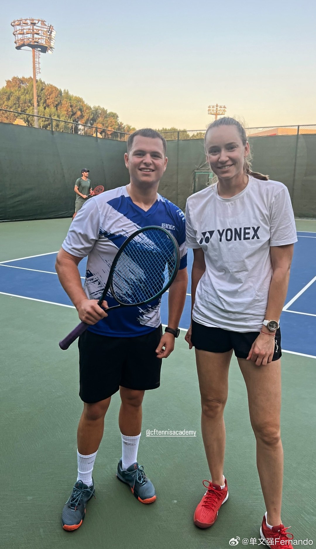 莱巴金娜，开启新赛季训练了，依旧在迪拜大本营CF网球学院🎾（新的赞助商已经上了