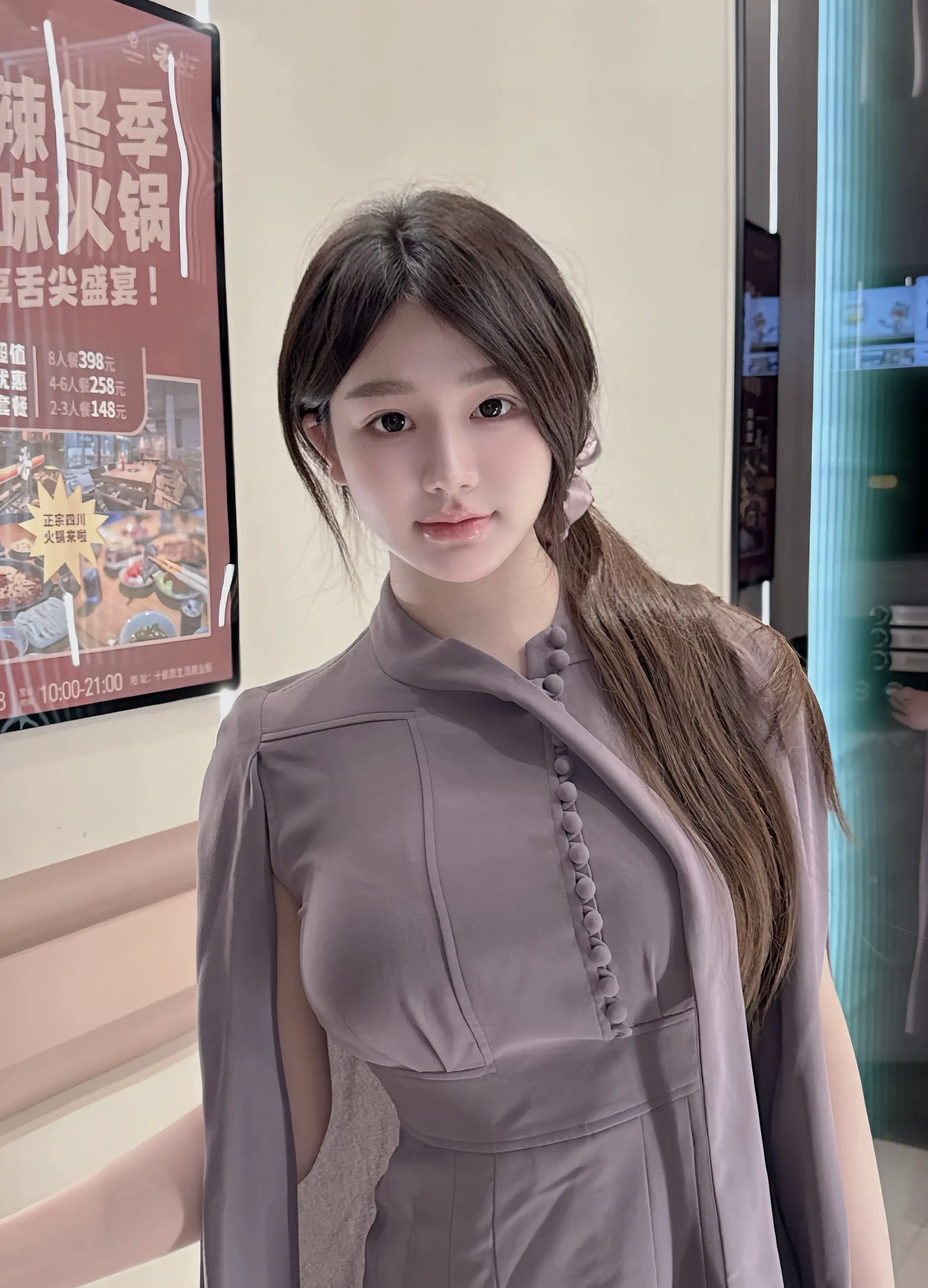 羞答答的玫瑰静悄悄地开。