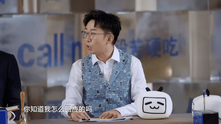 杨迪竟然在社交场上翻车了 杨迪这波属实是“聪明反被聪明误”，想省事儿一杯酒敬俩，