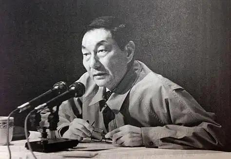 2001 年 7 月，朱镕基看到人民日报《信息专报》反映的线索，了解到广西南丹发