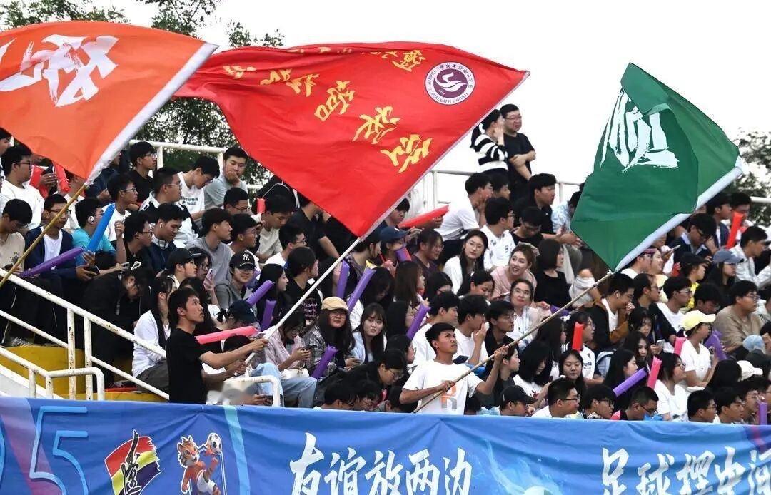 9月27日，第二届辽宁城市足球超级擂台赛八强淘汰赛在抚顺队与沈抚示范区队间展开。