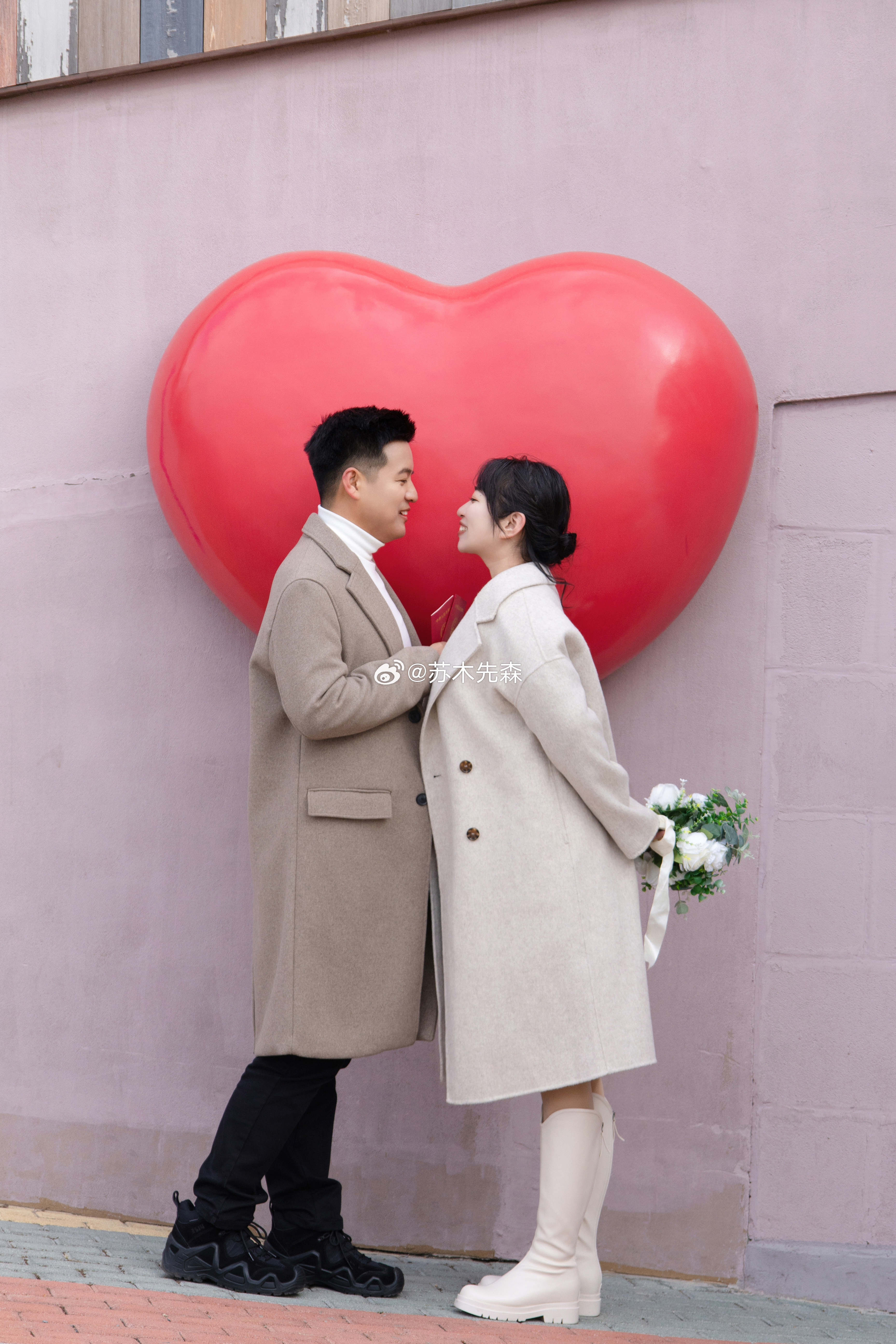 大连金普新区领证跟拍，彩虹路拍照很出片#大连领证跟拍[超话]##大连约拍[超话]