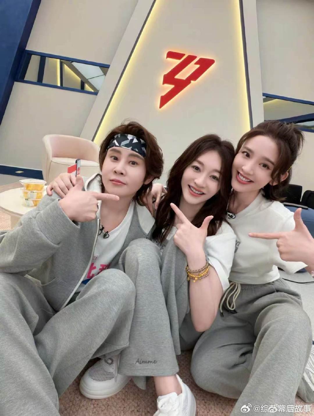 唐艺昕发了李小冉王濛合照唐艺昕小考之前有人想跑路唐艺昕发了李小冉王濛合照，说小考