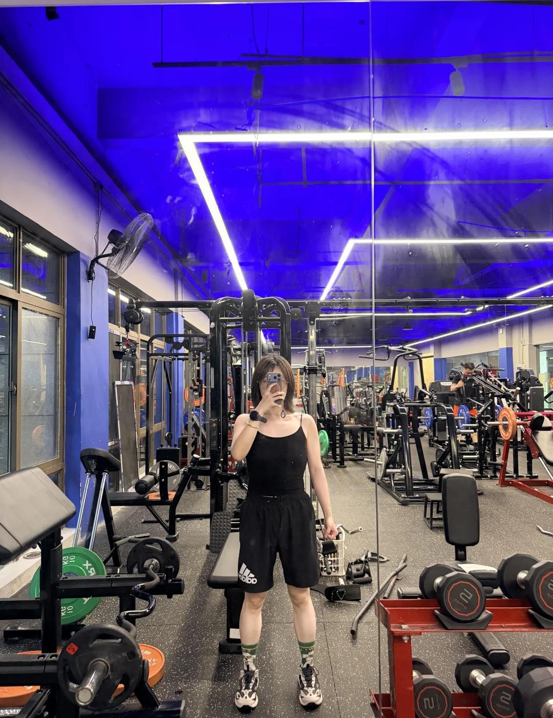 强壮的中国女人
当文科生半辈子，归来像是个体育生。
限量版的我 健康有力量