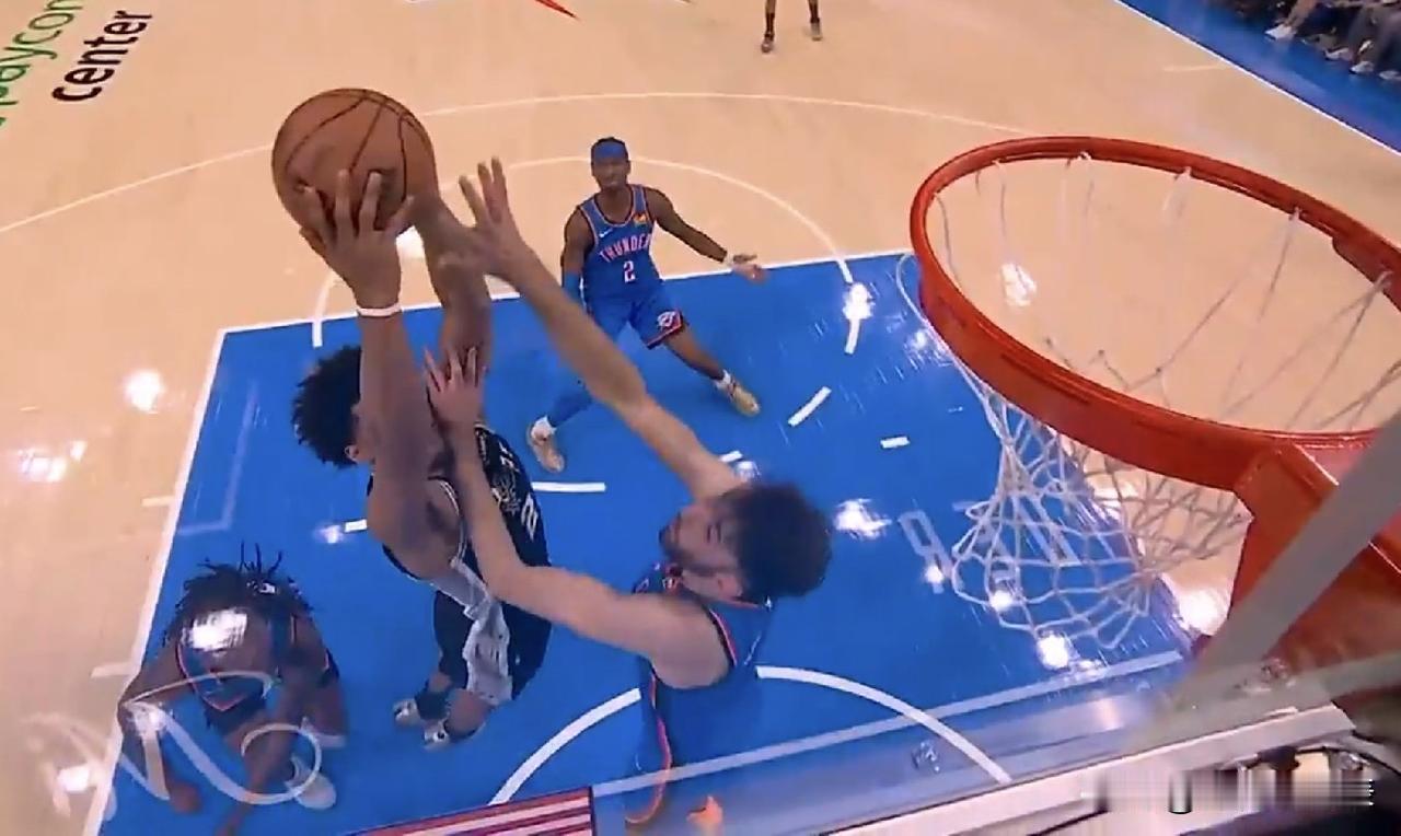NBA西部决赛G7实时战况，亚历山大19分4板5助攻，麦凯恩替补贡献10分，马刺