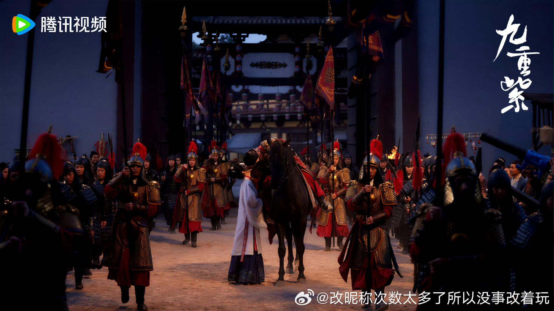 曾庆杰镜头之下李昀锐的武将正常了啥了啊正常是武将在军队开拨的队列中众目睽睽和女人