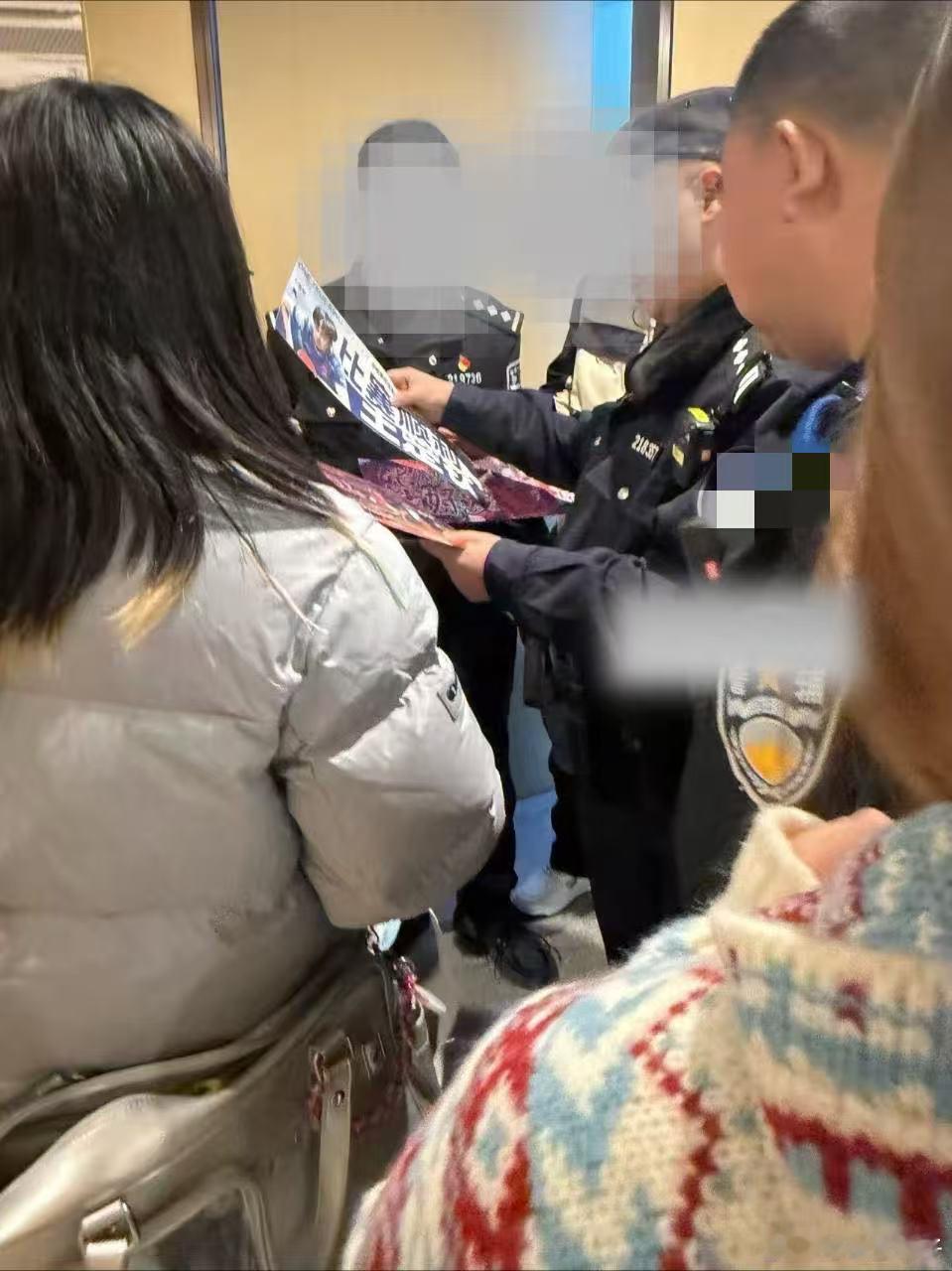 好惨的孙颖莎啊，线下被zhy，帽子叔叔都找上门了，专业领域成绩这么好，结果每天都