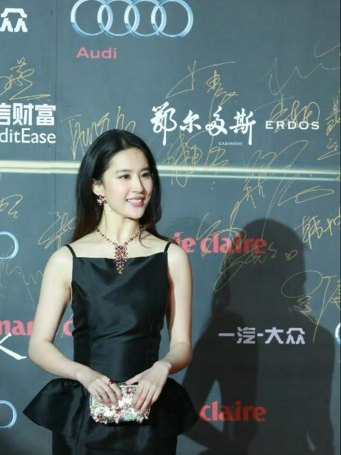 刘亦菲穿黑色真的好高级 