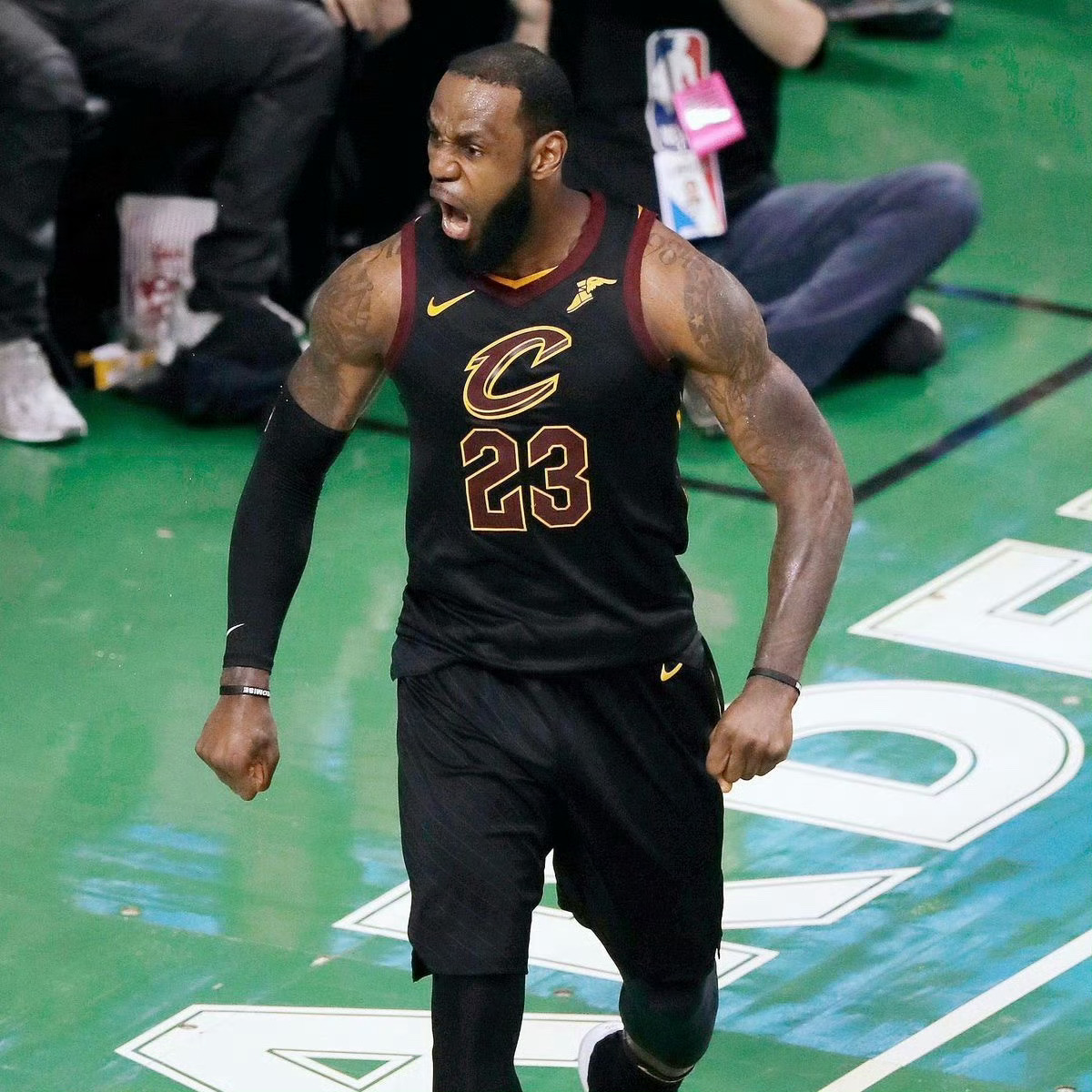 骑士詹姆斯nba 近日，火箭球员阿门·汤普森在接受采访时表示，骑士2.0时期的詹