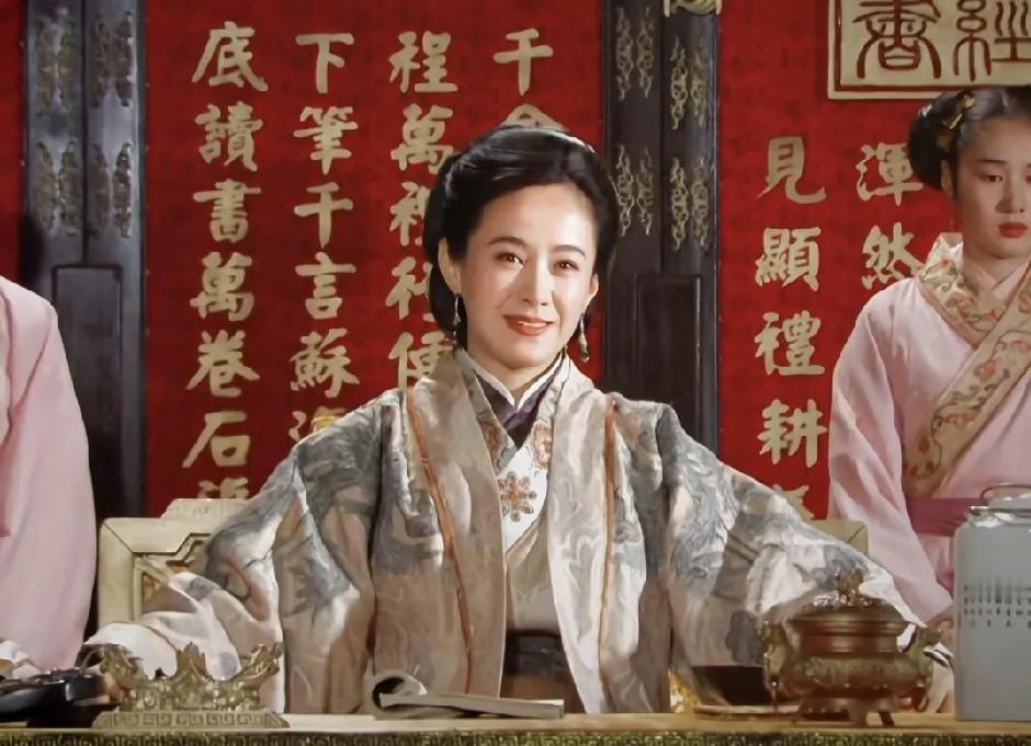 作为广西的女生我想说的是，北京天安门那块碑写着：“人民英雄永垂不朽”。
谁为了人