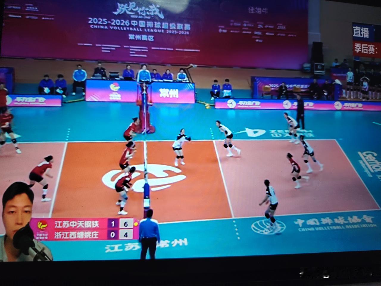 排超季后赛 江苏女排对阵浙江女排，第二局江苏25：20，暂时大比分2：0领先
