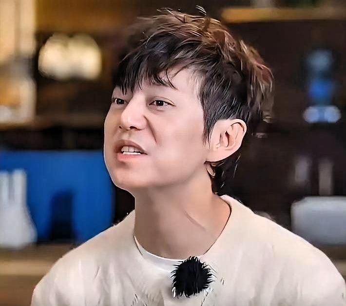 何炅找徒弟要视频，徒弟回了一句：付88块，VIP抢先看。何炅当场骂了他。

吴泽