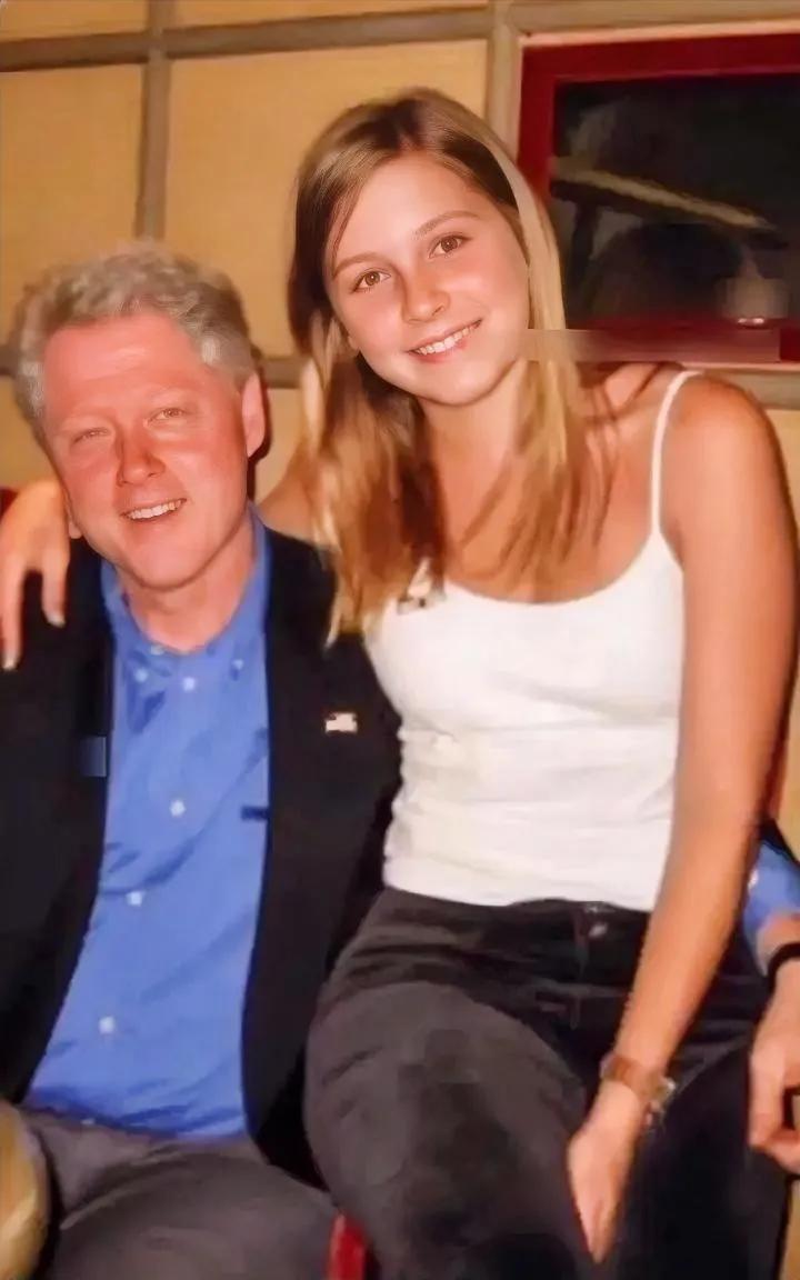 克林顿人设就是这么稳，没有一次被落下，论功行赏，不是状元也是个探花，何其幸，一千