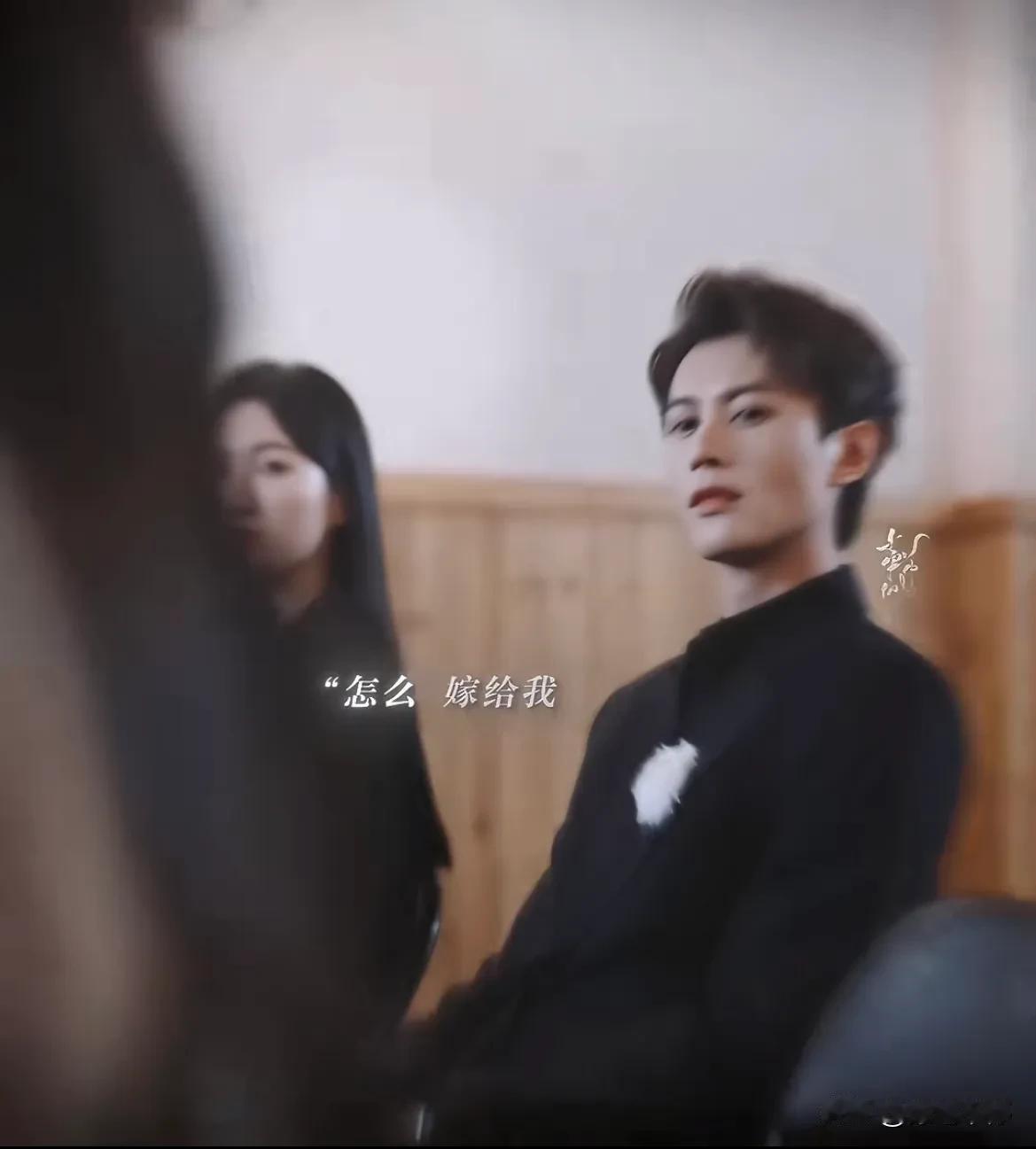 谁能想到，这几天火出圈的短剧《深情诱引》，男主是素人时期凭颜值火的何健麒，而且还