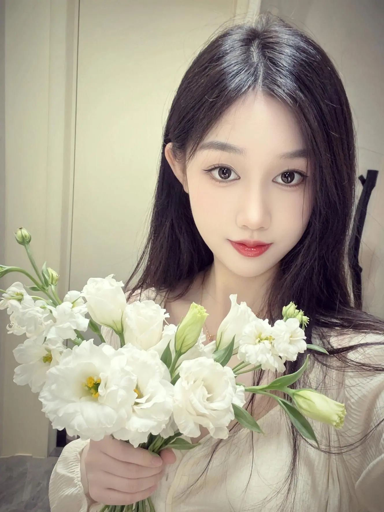 他有新欢了 那个女的还挺漂亮 突然觉得活着好没意思 听说柿子和螃蟹一起...