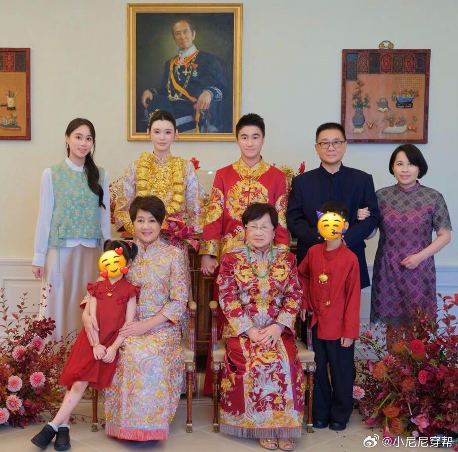 何超欣晒美照，四太、四太妈妈、何猷君、奚梦瑶，以及他们的一对儿女同框！ ​​​