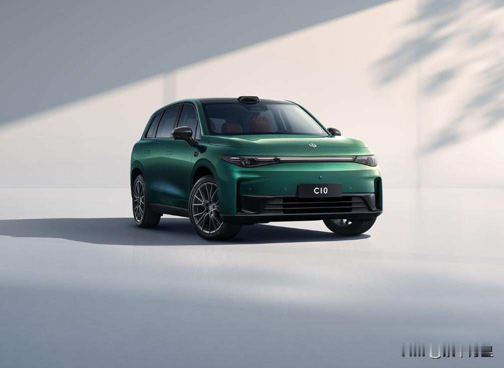 同为热门主流15万级纯电SUV，零跑C10和宋PLUS EV荣耀版，该怎么选？
