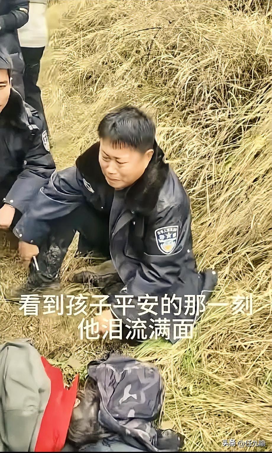 泪目了！辽宁，找到走失的4岁女童时，派出所所长再也忍不住，坐在地上痛哭，作为两个