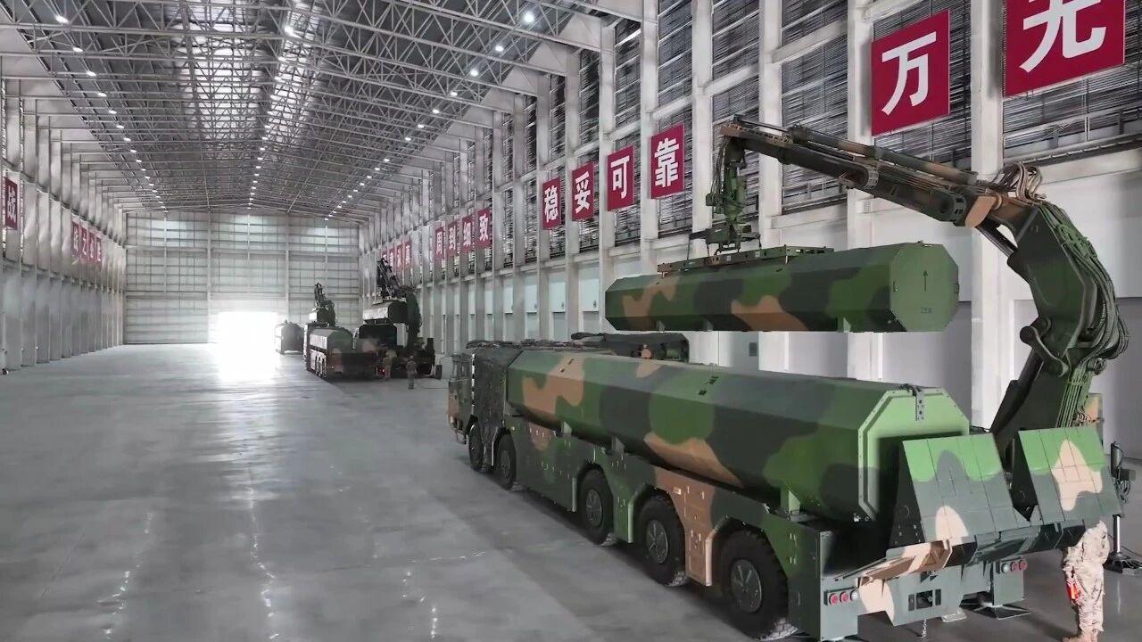 不够先进，可以展示！东风-100超音速巡航导弹训练画面来了！

五一期间，官媒大