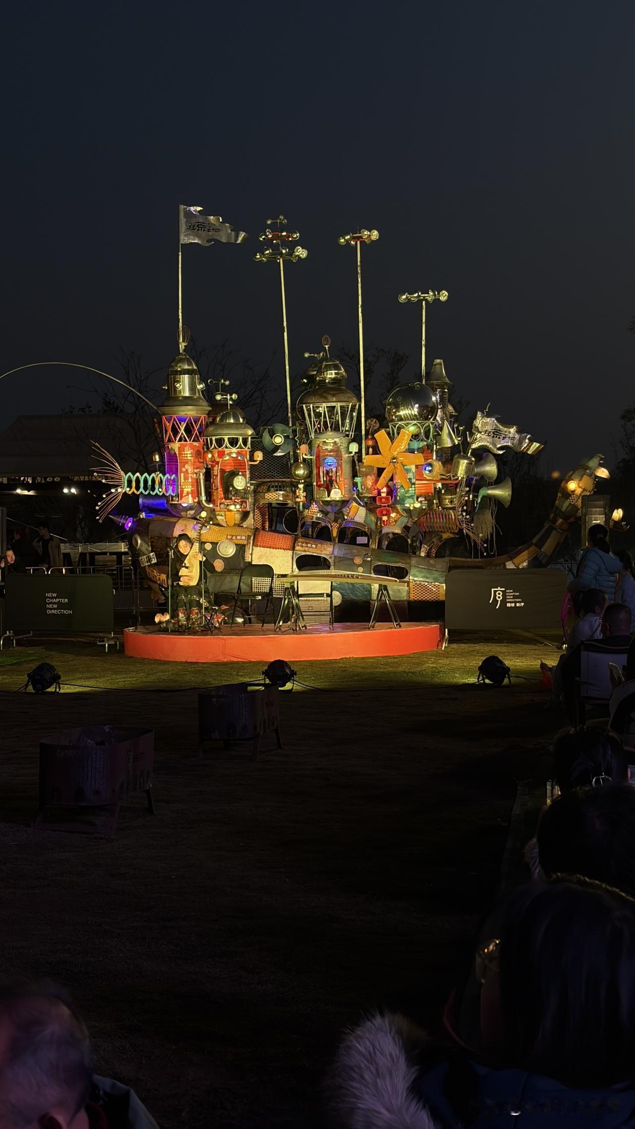 我不知道有多少人跟我一样，一个人，向往着有一个美满的家庭，向往着有那一盏灯是为自