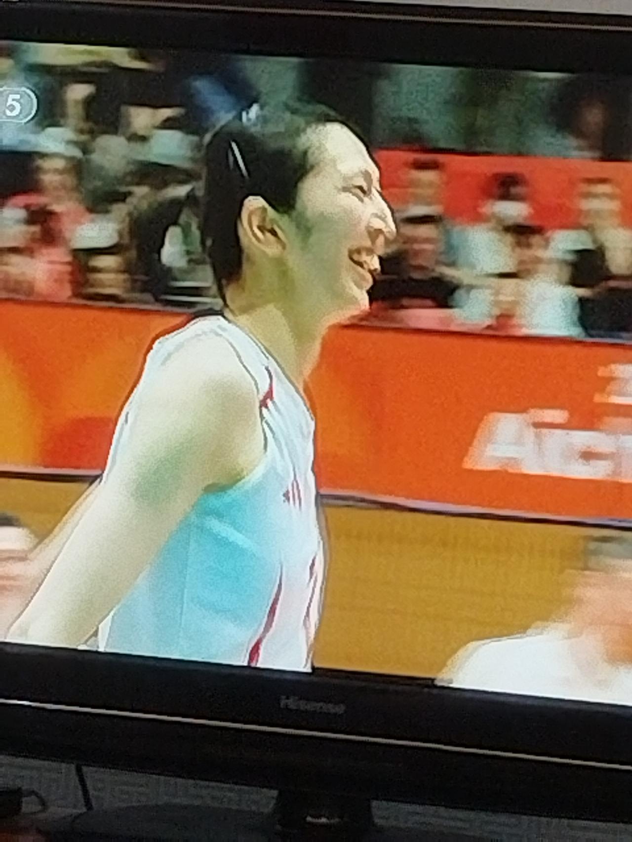 随着吴梦洁发球直接得分，中国队25:23赢下第3局，这样中国队3:0完胜日本女排