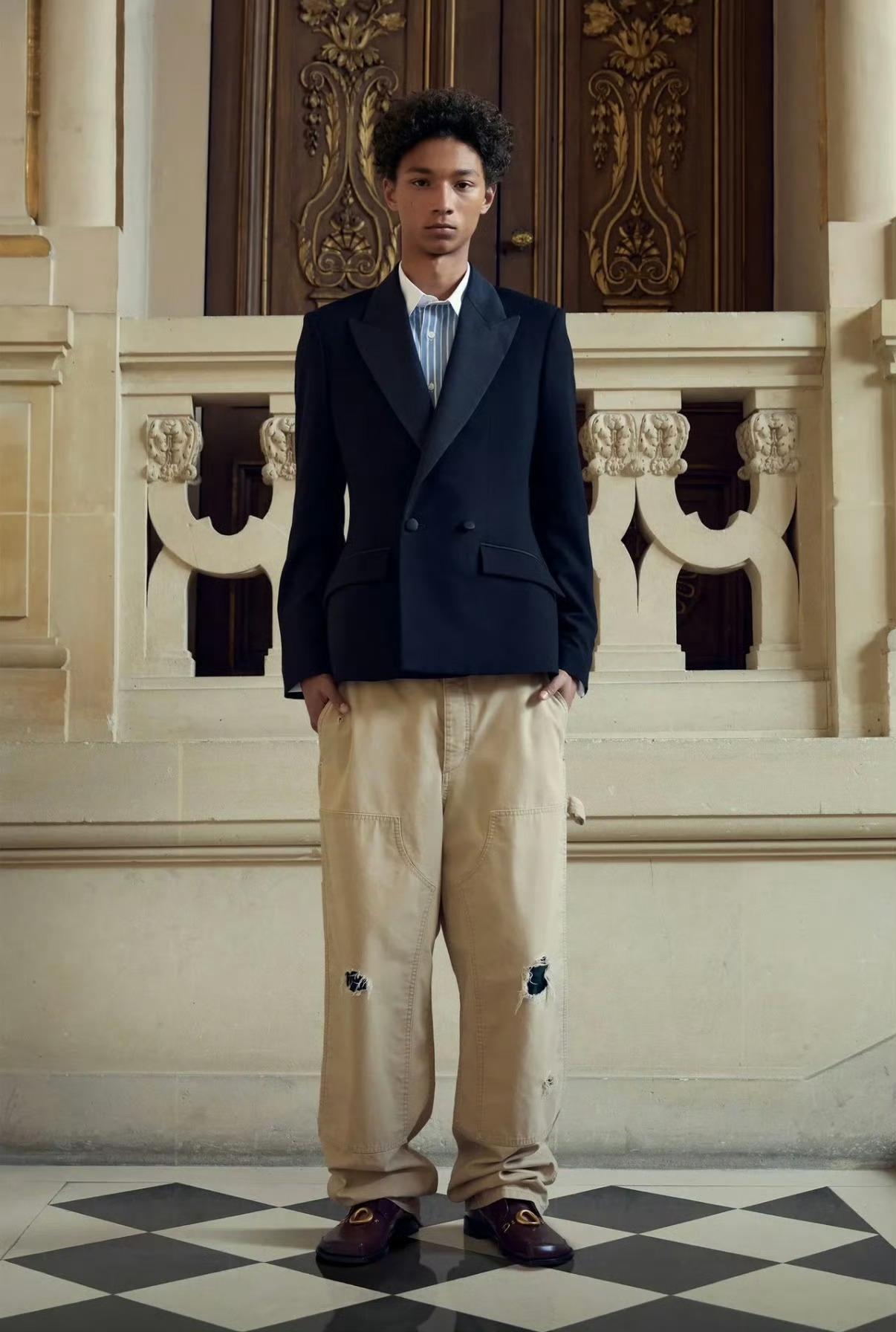 严浩翔 in DIOR 2026 秋季男装系列说唱巅峰对决2026时尚灵感解读 