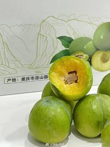脆李奶茶是独属于重庆人的快乐真想急头白脸地和重庆网友干杯奶茶夜市人声鼎沸，手握脆