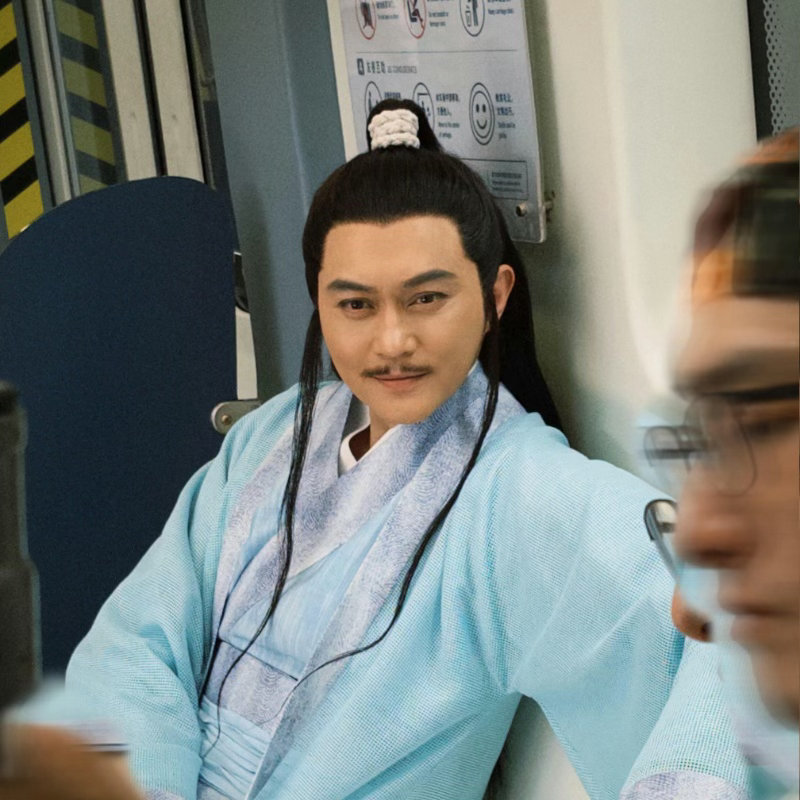 张智霖cos陆小凤我以为这个张智霖是Ai也难怪会被大家误认为AI生成，画面完成度