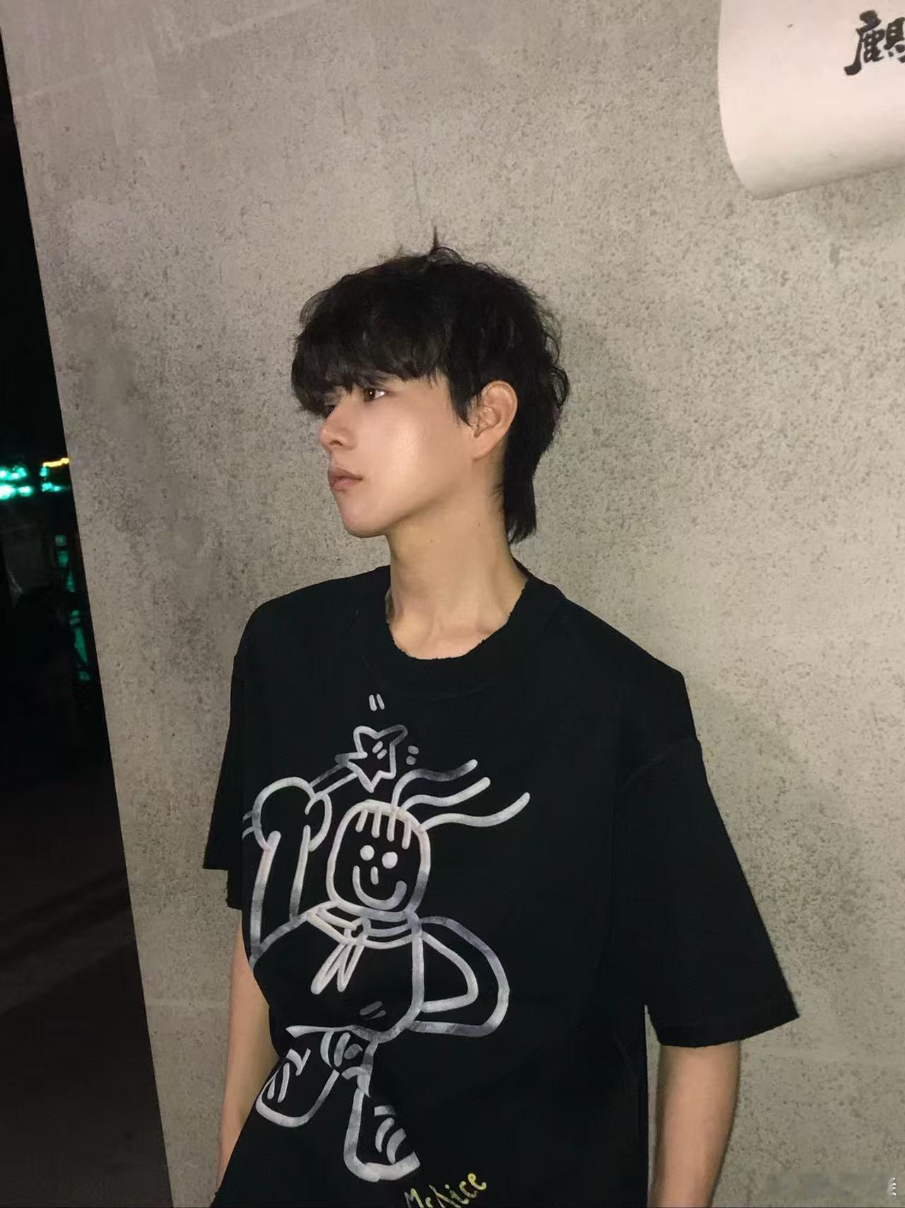 吕思瞳的第一支vlog 解锁全新的日常视角，原来私下里的状态这么可爱，为了拍好开