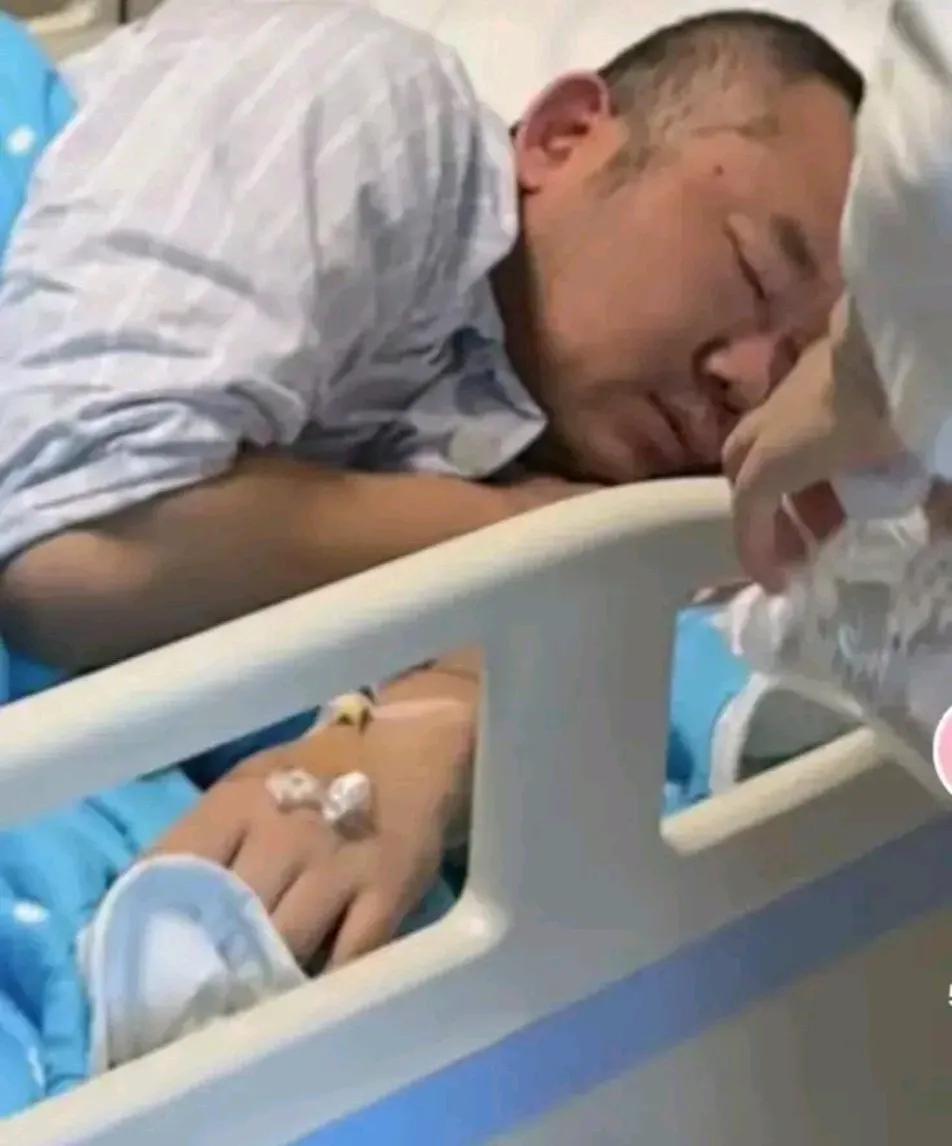 涂磊不愧是媒体人，真会炒作自己啊！
涂磊高调晒自己病容满面的照片。说是为邻居家搬
