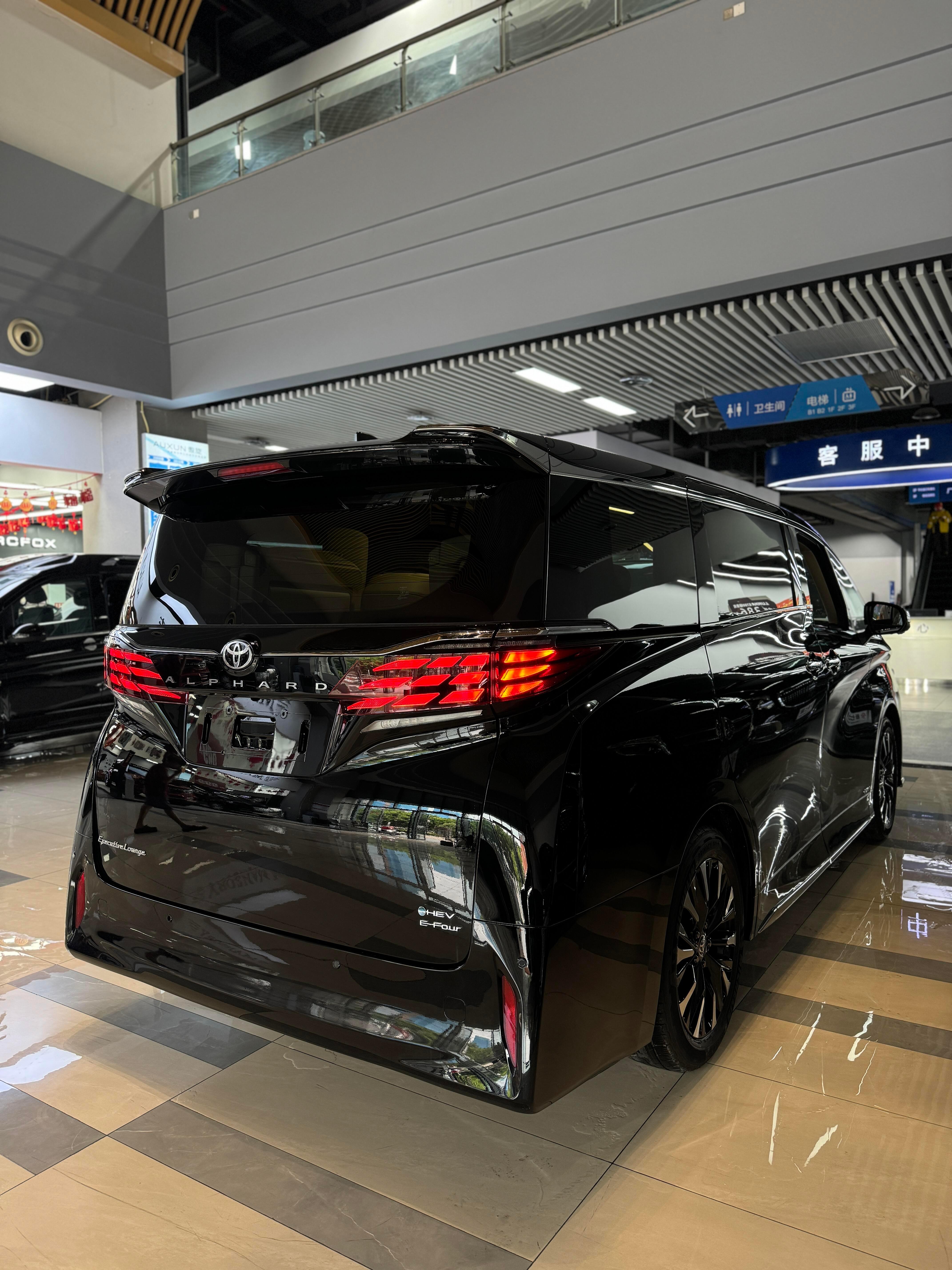 特价埃尔法大座椅版一台黑外米内指导价90.9万目前仅仅只需要+9000元90.9