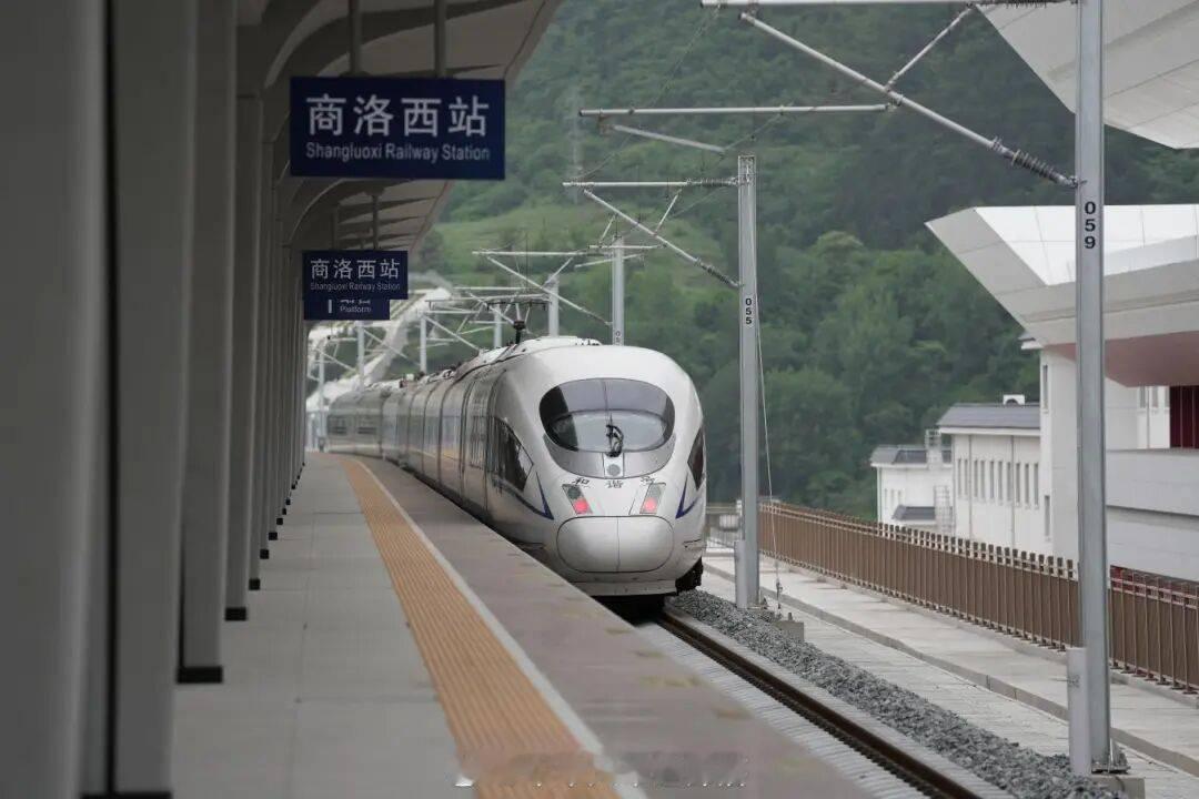 铁路,早安 世界上什么都有，就是没有如果。早安~ 