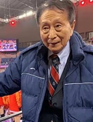 名嘴宋世雄也这么老了，当年他主持的节目仿佛还在昨天，他滔滔不绝的解说，加上他那高