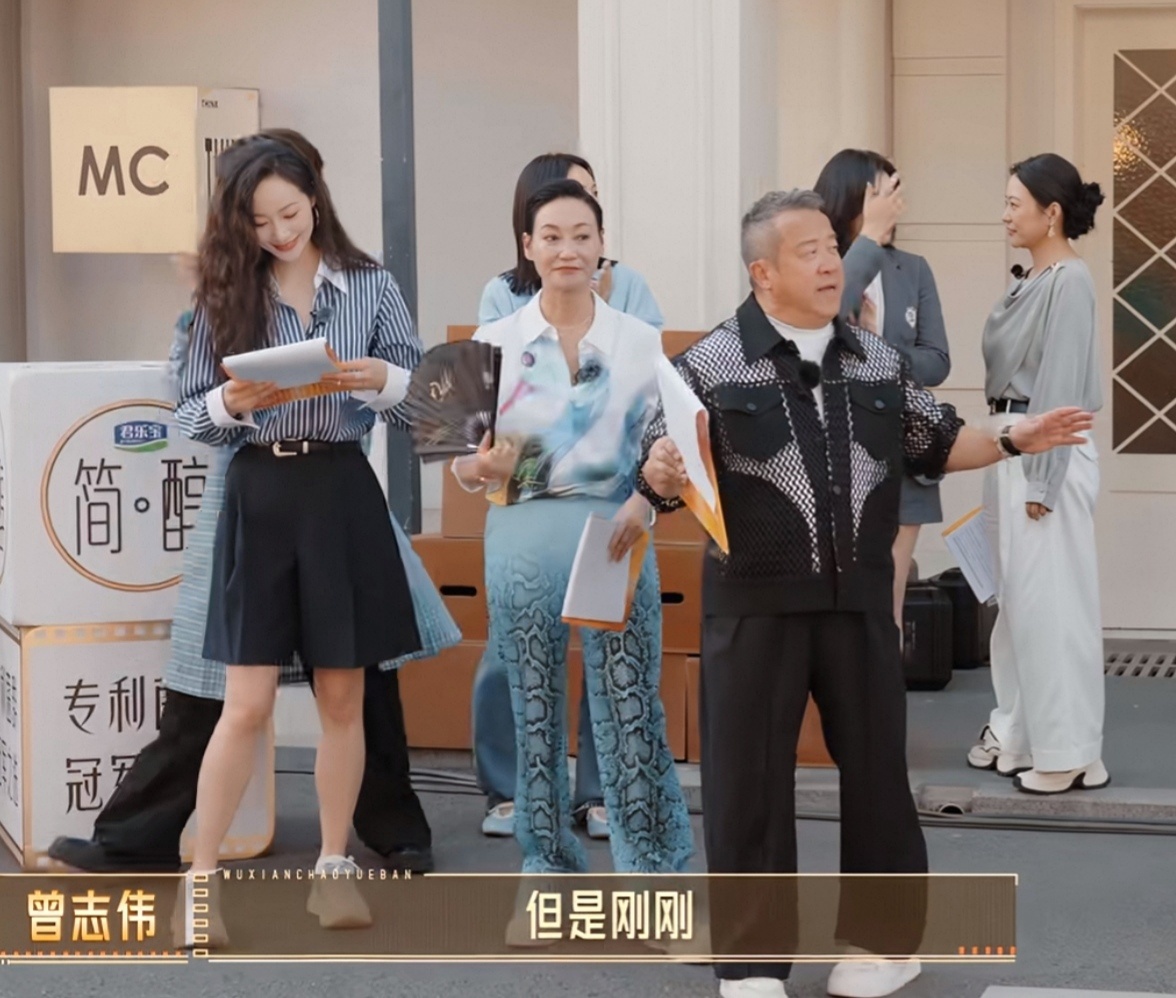 刘涛把扇子借给了别人[拜托] ​​​
