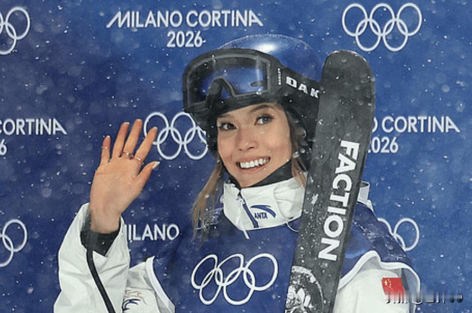 谷爱凌大跳台摘银，以5枚冬奥奖牌创女子自由式滑雪历史最多！刘梦婷第7刷新个人最佳