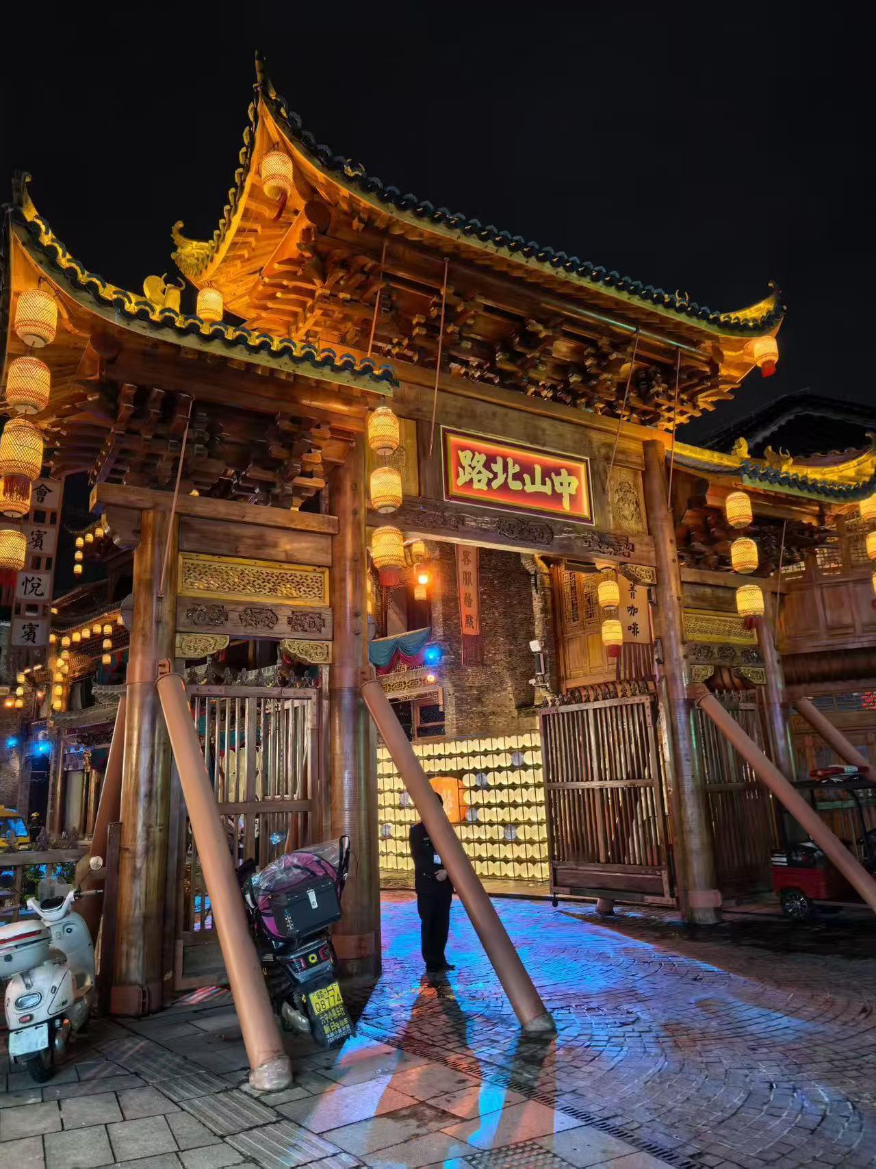 江西景德镇，中山北路步行街游玩攻略！
千年瓷都老街+民国复古街区+地道美食一站式
